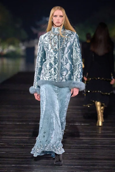 Look 61